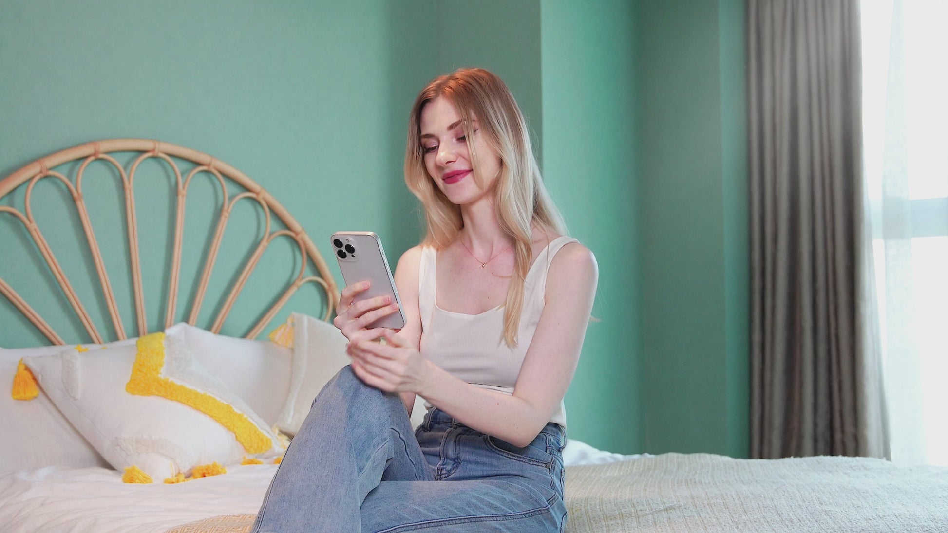 LinkPod Y2 portable charger show