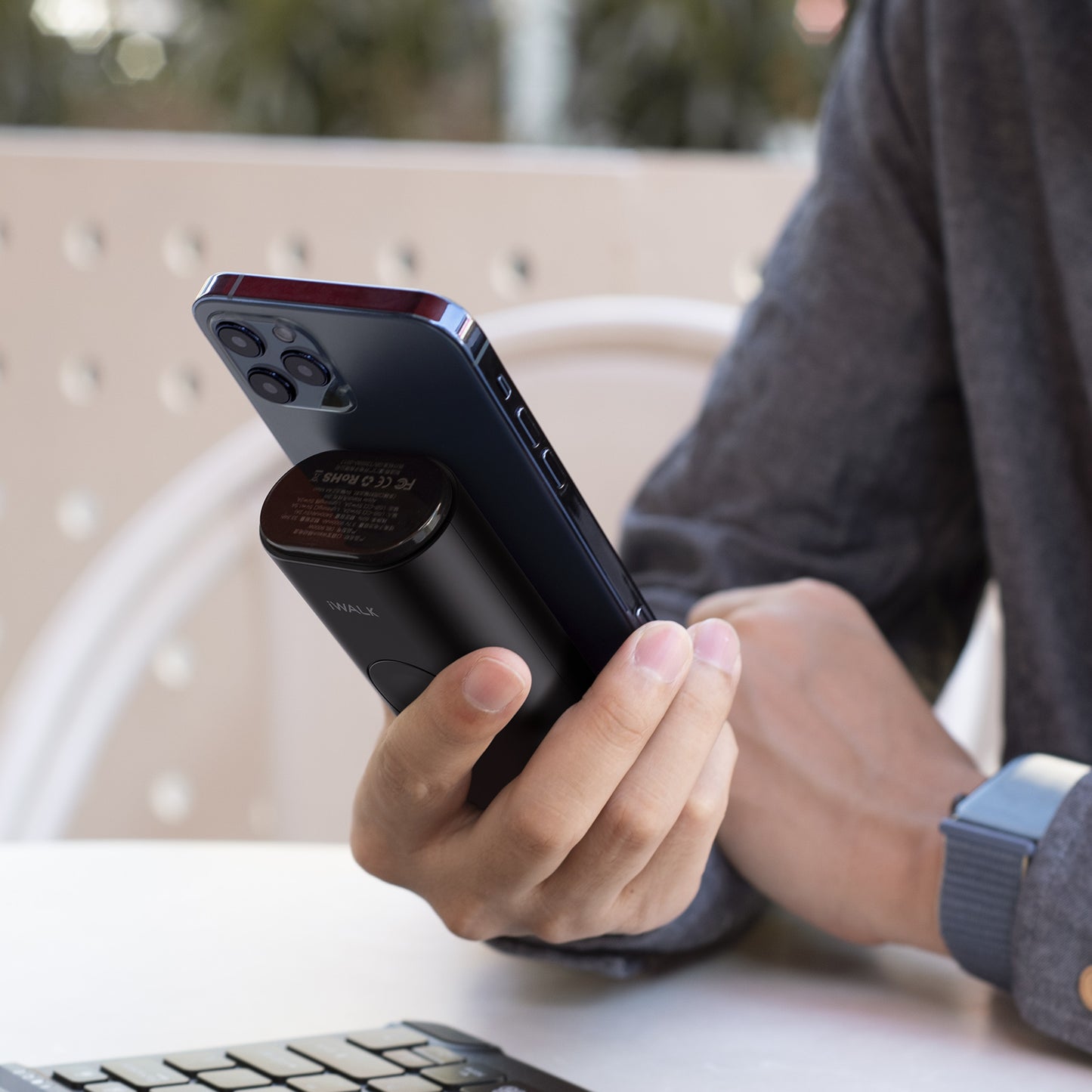 portable apple watch and phone charger use